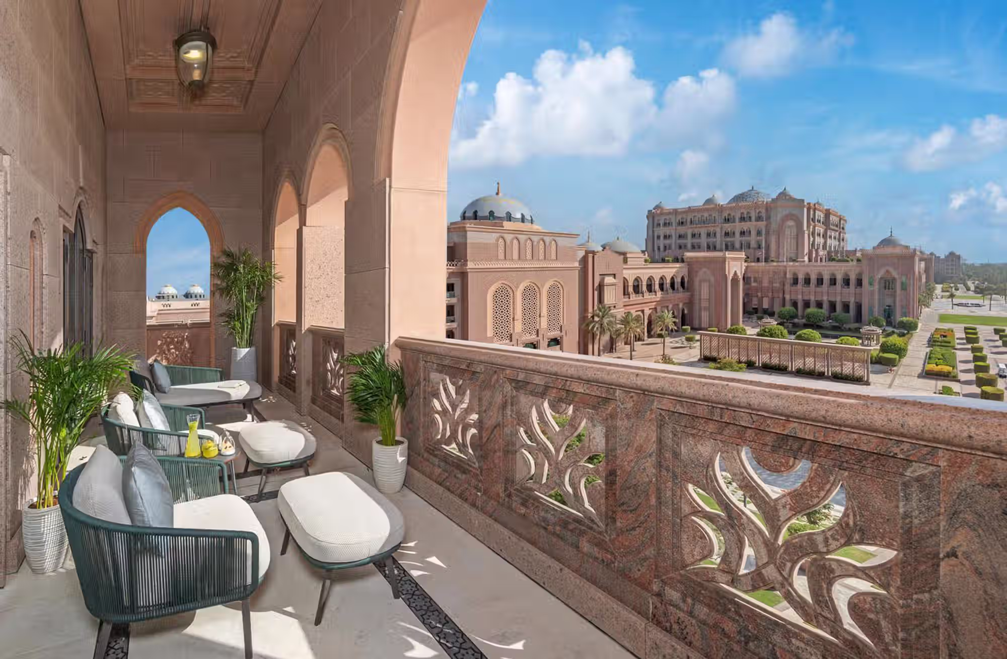 390 camere e suite, dalle eleganti Sea View Room alle grandi Palace Suite, per vivere il Golfo Arabico con differenti livelli di spazio e servizio. — immagine 1