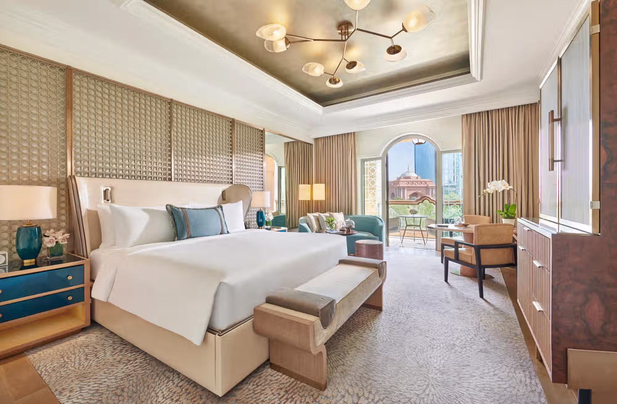 390 camere e suite, dalle eleganti Sea View Room alle grandi Palace Suite, per vivere il Golfo Arabico con differenti livelli di spazio e servizio. — immagine 2