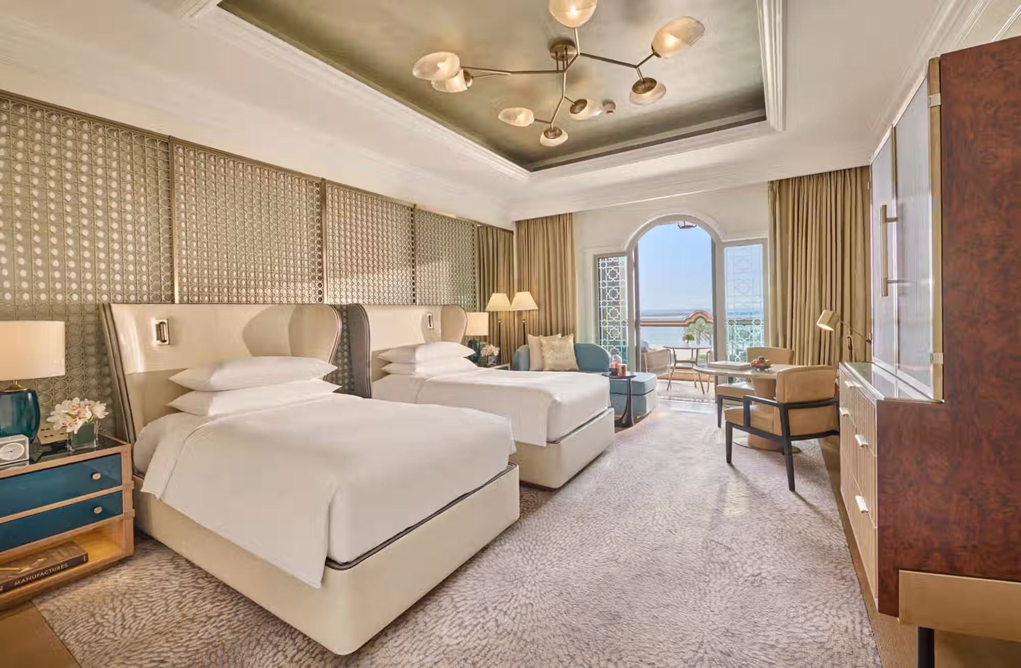 390 camere e suite, dalle eleganti Sea View Room alle grandi Palace Suite, per vivere il Golfo Arabico con differenti livelli di spazio e servizio. — immagine 7