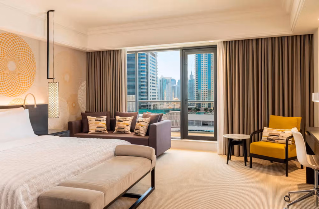 509 camere e suite, con viste sul Golfo Arabico o Dubai Marina e soluzioni pensate per differenti modi di viaggiare.