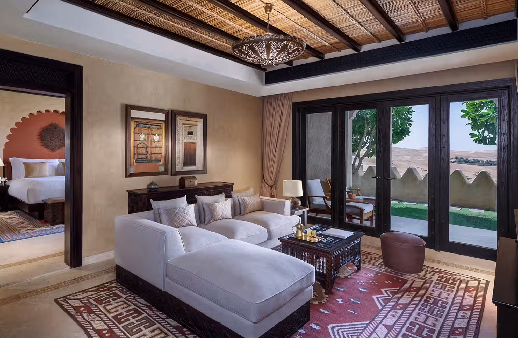140 camere, 14 suite e 53 Pool Villa per scegliere quanto spazio e quanta privacy concedersi nel cuore del deserto. — immagine 1