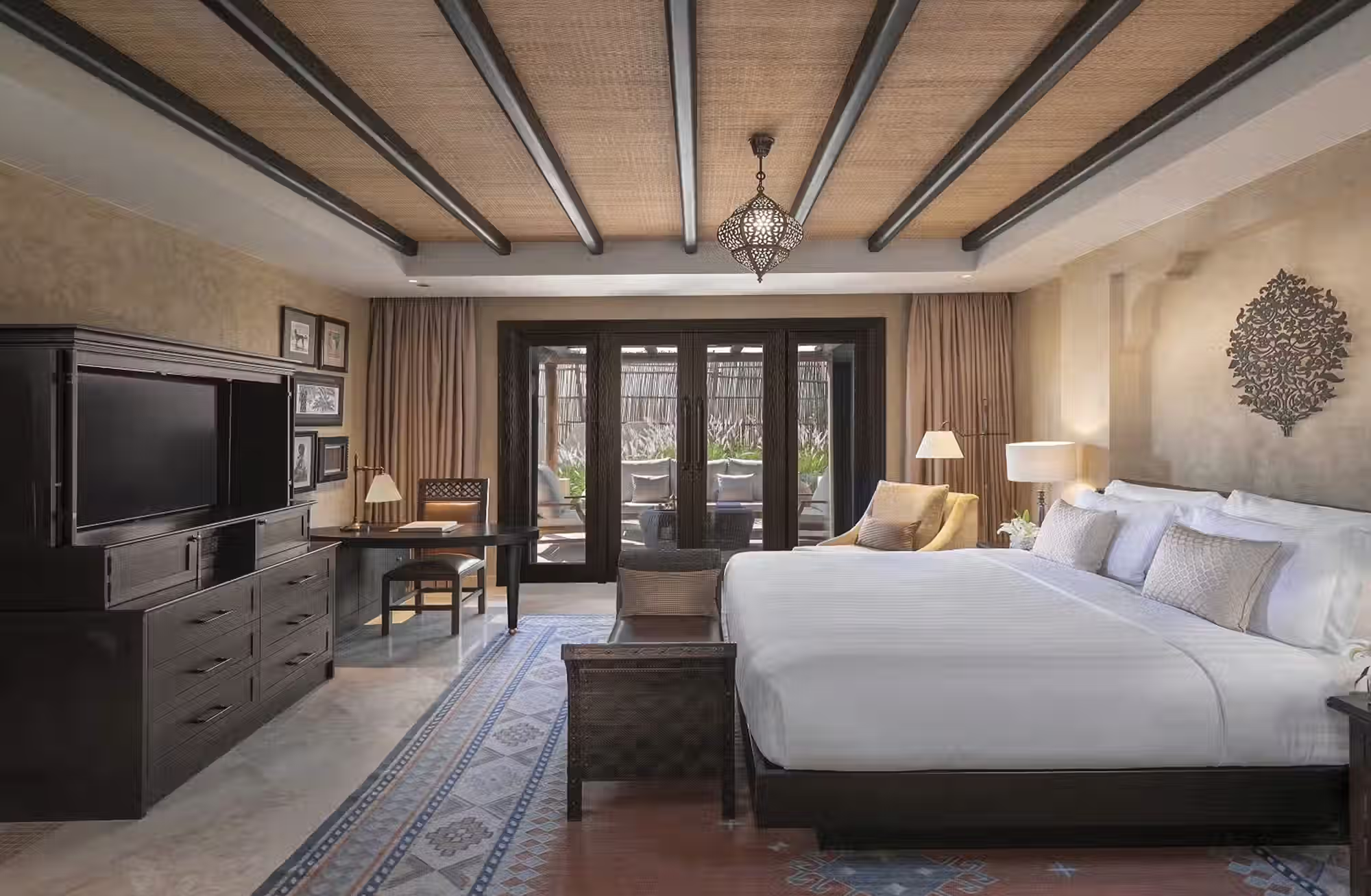 140 camere, 14 suite e 53 Pool Villa per scegliere quanto spazio e quanta privacy concedersi nel cuore del deserto. — immagine 5