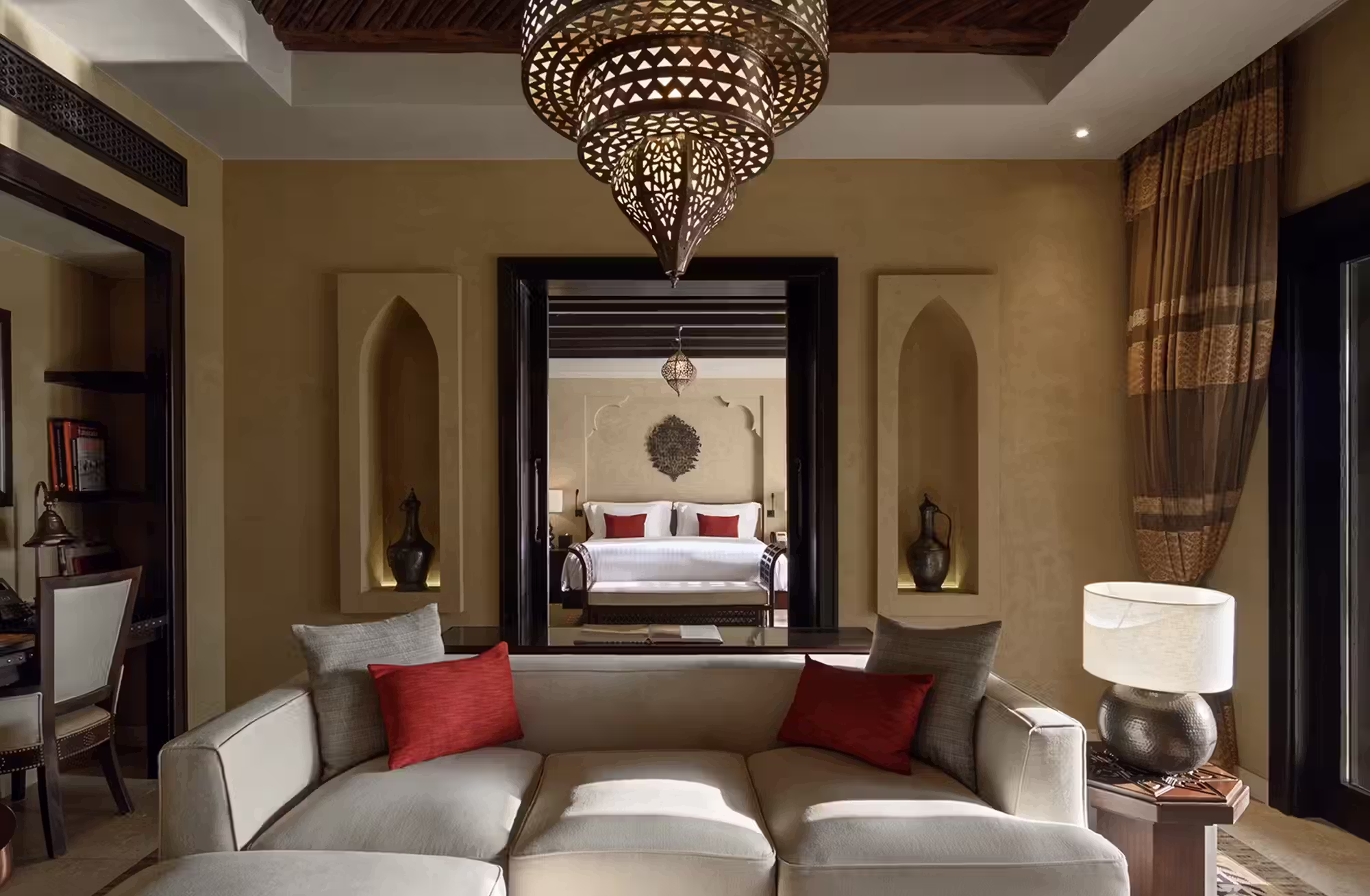 140 camere, 14 suite e 53 Pool Villa per scegliere quanto spazio e quanta privacy concedersi nel cuore del deserto. — immagine 7