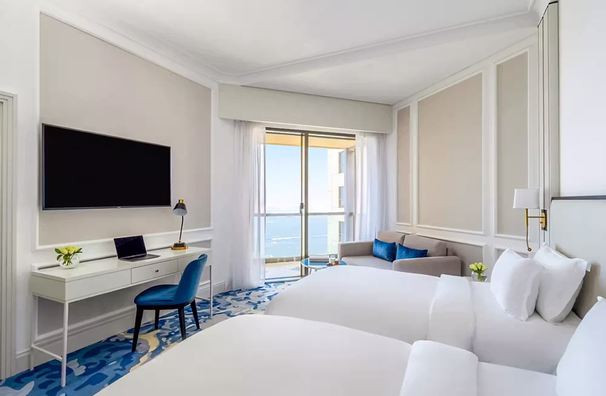 444 camere e suite che valorizzano il panorama sul mare, con categorie Club e suite per chi desidera maggiore spazio e servizi dedicati. — immagine 2