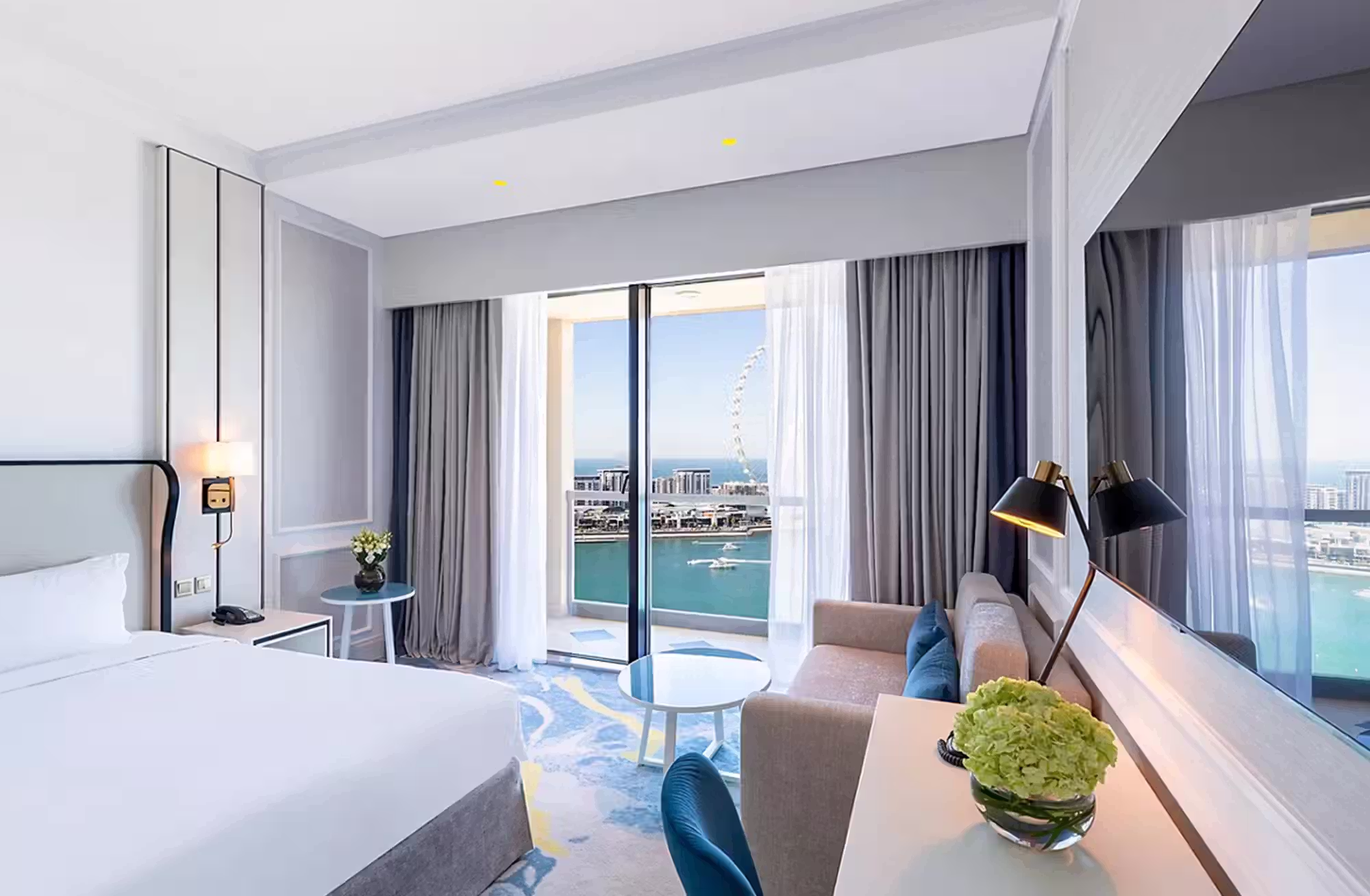444 camere e suite che valorizzano il panorama sul mare, con categorie Club e suite per chi desidera maggiore spazio e servizi dedicati. — immagine 3