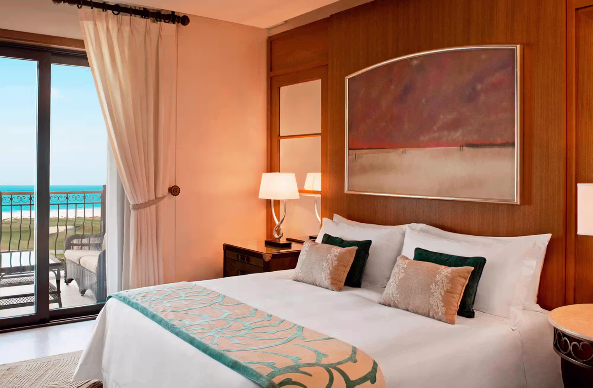 376 camere e suite, tutte con spazio esterno privato e St. Regis Butler Service, per scegliere tra il mare e i paesaggi dell’isola. — immagine 7